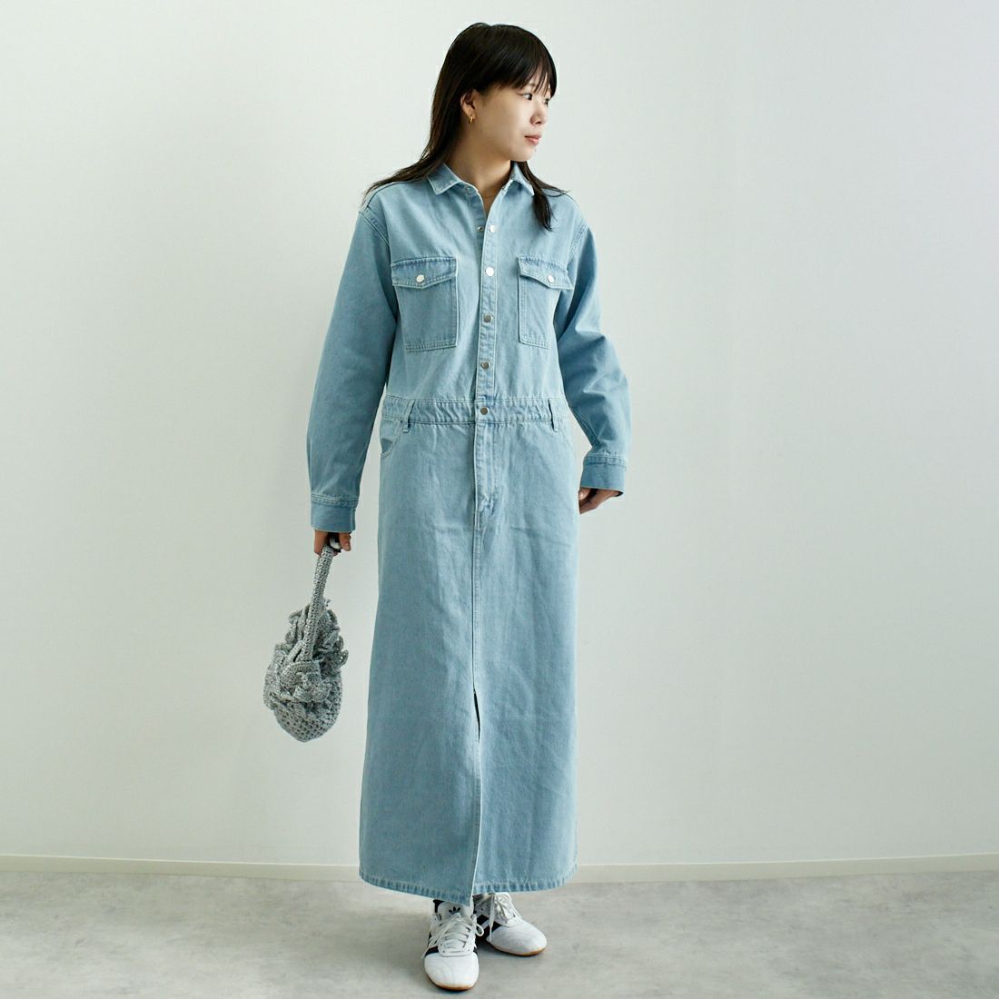 MICA&DEAL [マイカアンドディール] デニムワンピース [0125104024] L/BLUE &&モデル身長：167cm 着用サイズ：F&&