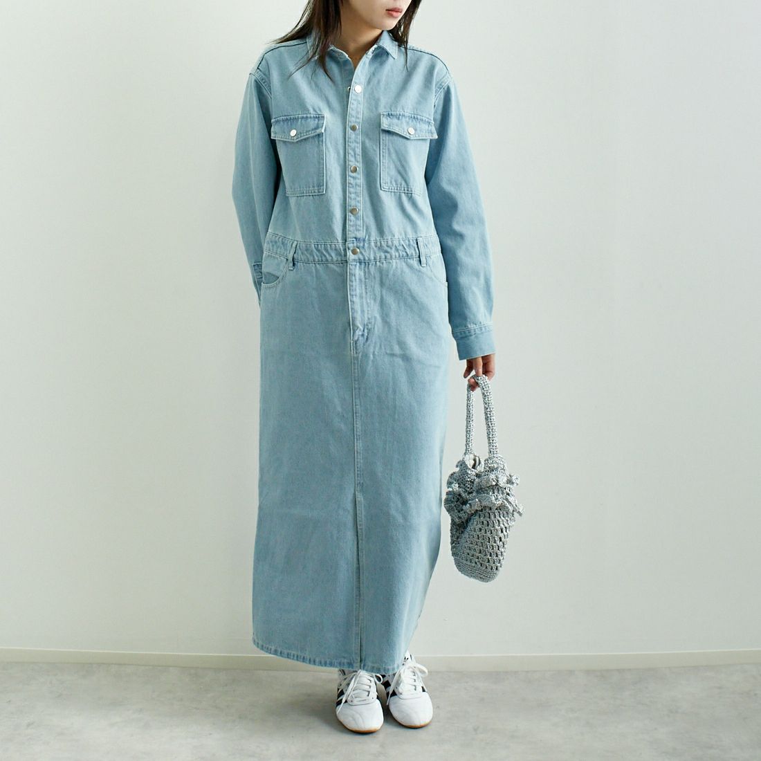 MICA&DEAL [マイカアンドディール] デニムワンピース [0125104024] L/BLUE &&モデル身長：167cm 着用サイズ：F&&