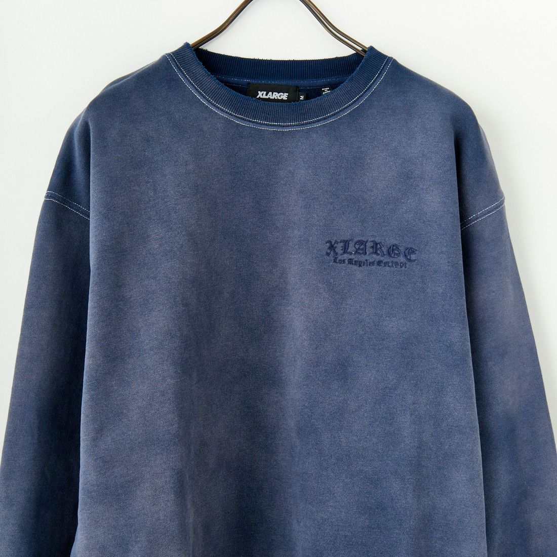 XLARGE [エクストララージ] OLD ENGLISH BLEACHED クルーネックスウェットシャツ [101244012012] NAVY