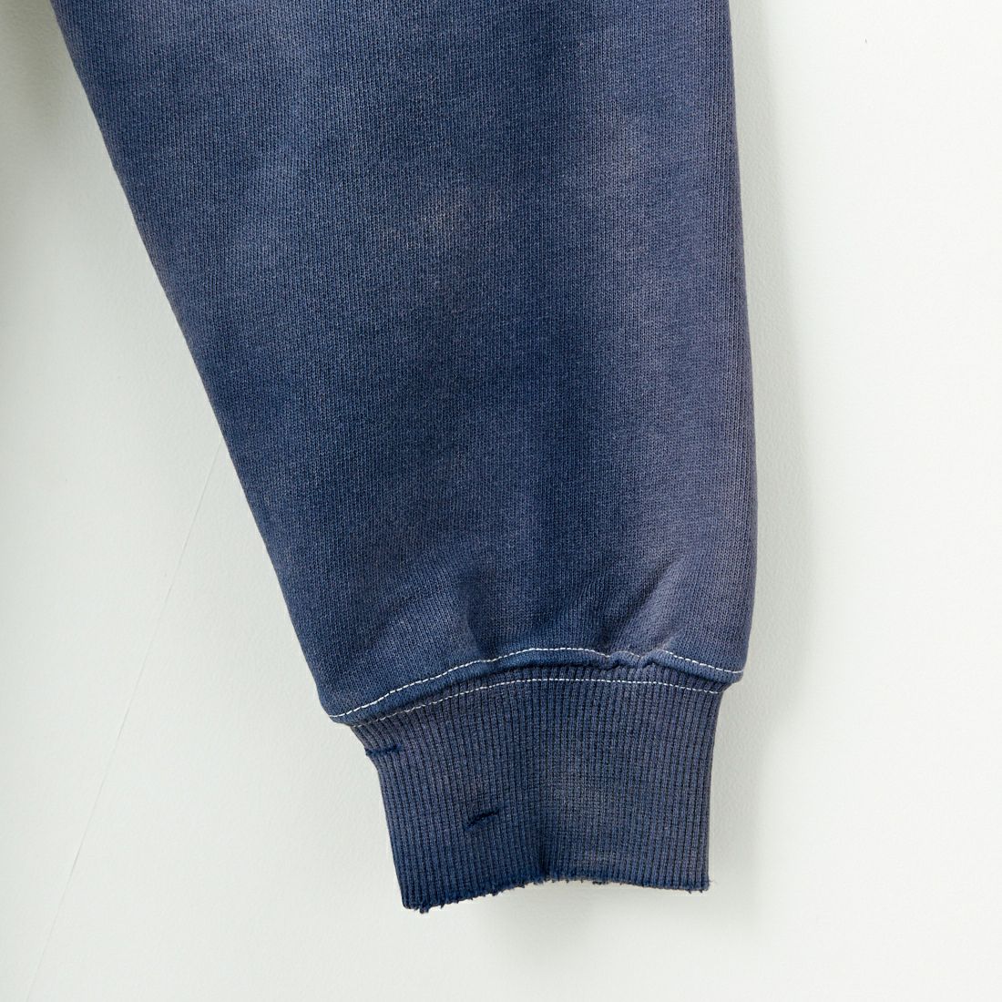 XLARGE [エクストララージ] OLD ENGLISH BLEACHED クルーネックスウェットシャツ [101244012012] NAVY