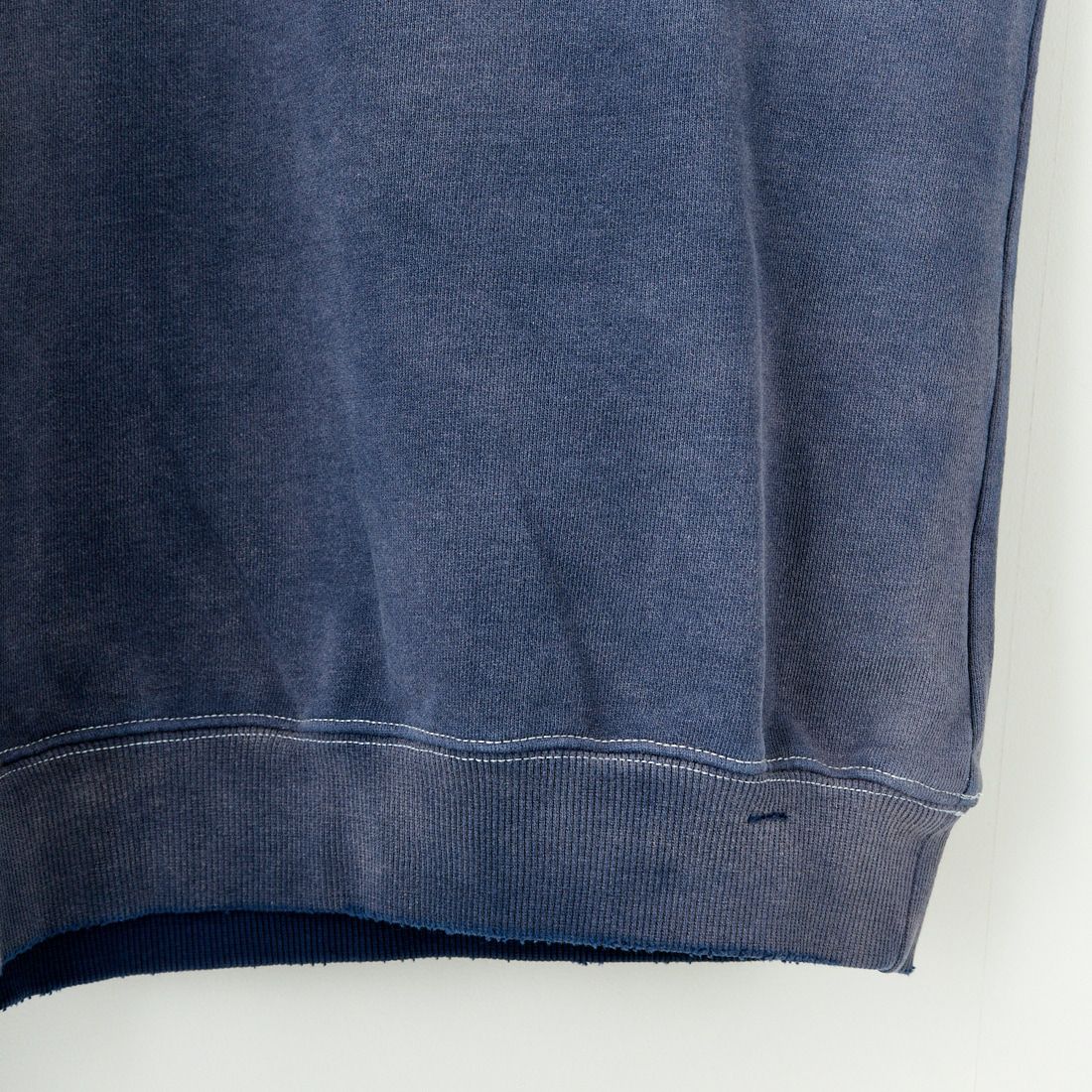 XLARGE [エクストララージ] OLD ENGLISH BLEACHED クルーネックスウェットシャツ [101244012012] NAVY