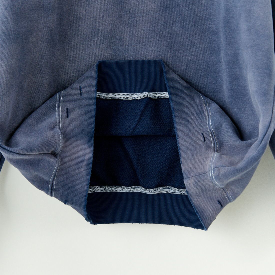XLARGE [エクストララージ] OLD ENGLISH BLEACHED クルーネックスウェットシャツ [101244012012] NAVY