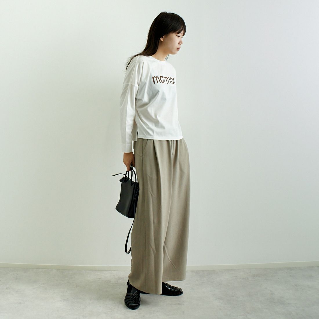marmors [マルモア] ロゴ ロングスリーブTシャツ [0225109003] WHITE &&モデル身長：167cm 着用サイズ：36&&
