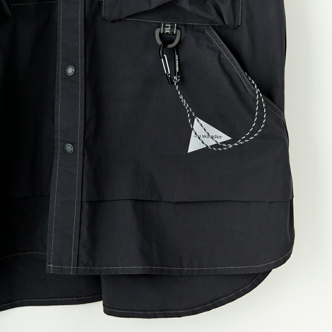 and wander [アンドワンダー] マルチポケットSSシャツ [5745183069] BLACK