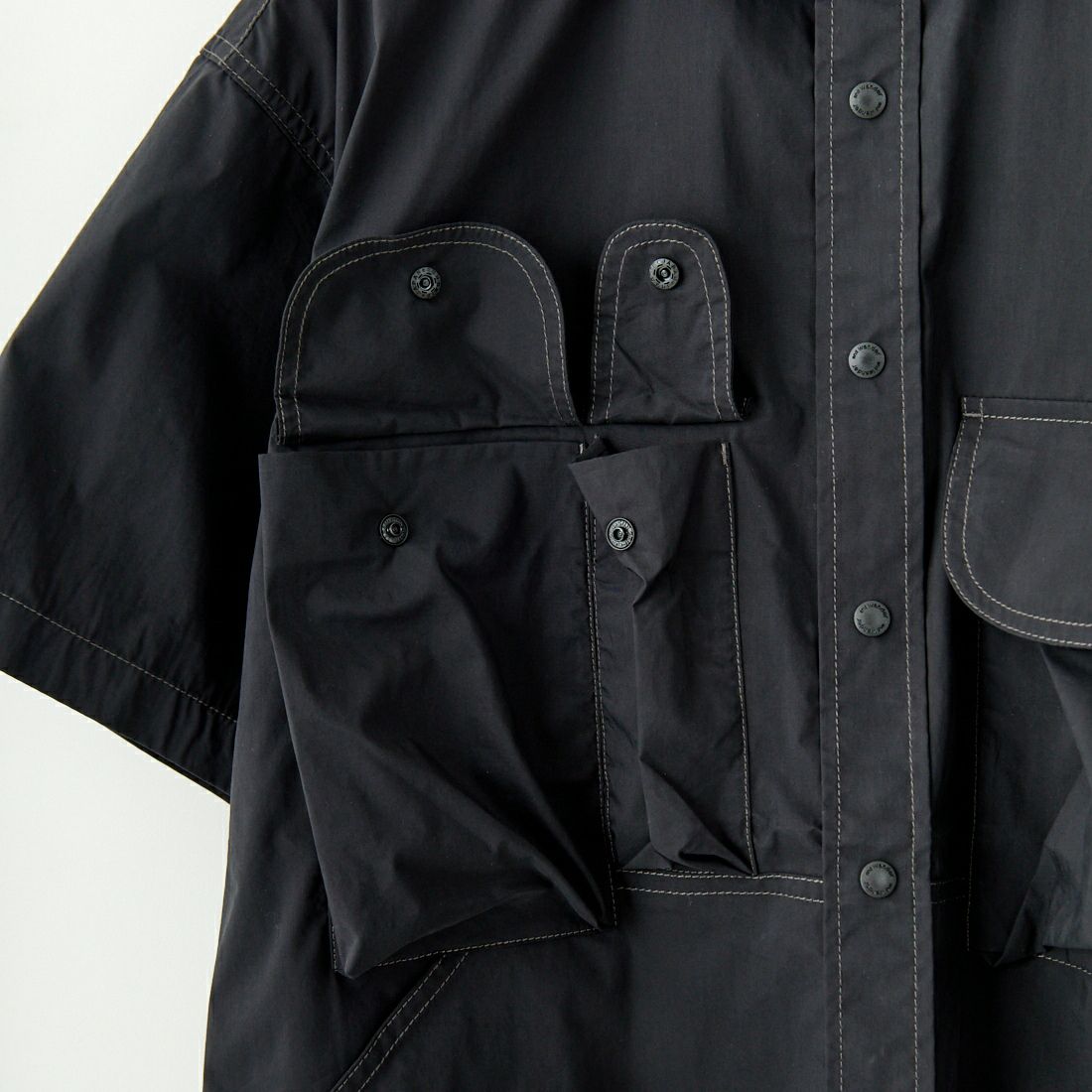 and wander [アンドワンダー] マルチポケットSSシャツ [5745183069] BLACK