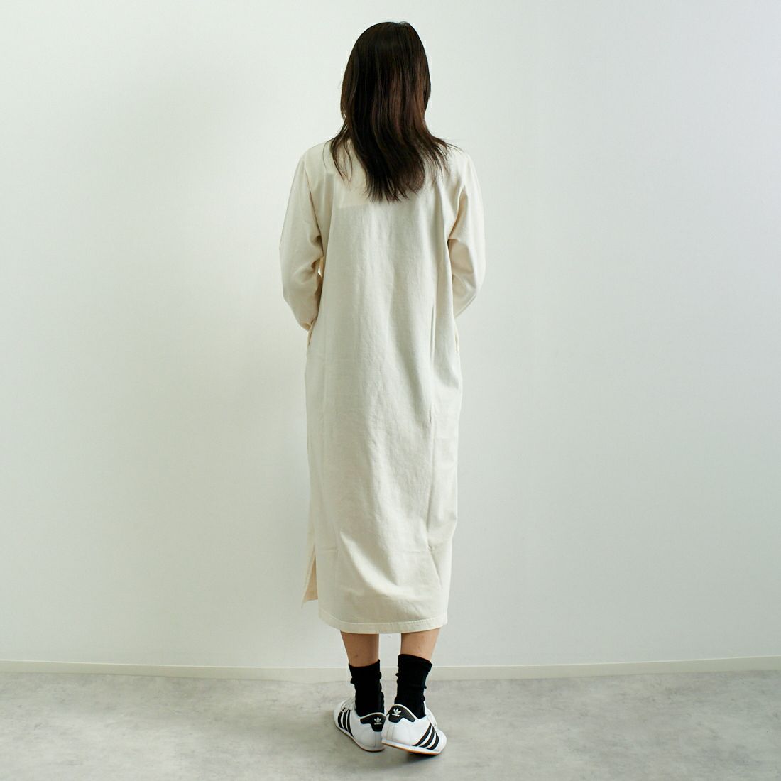 blurhms ROOTSTOCK [ブラームス ルーツストック] クラシック ラグビードレス [BROOTS25S002W] 01 D.IVORY &&モデル身長：167cm 着用サイズ：0&&