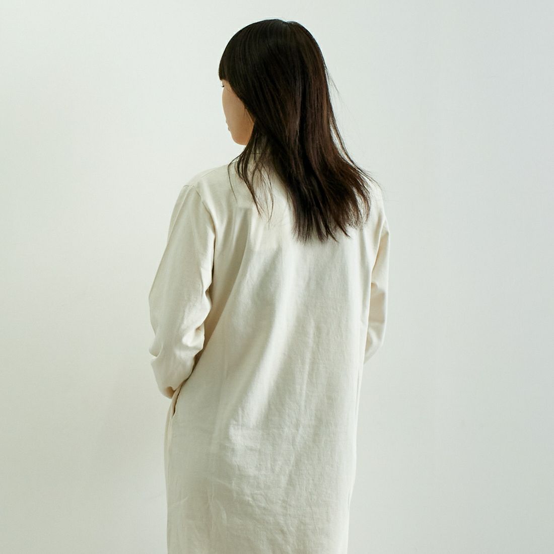blurhms ROOTSTOCK [ブラームス ルーツストック] クラシック ラグビードレス [BROOTS25S002W] 01 D.IVORY &&モデル身長：167cm 着用サイズ：0&&