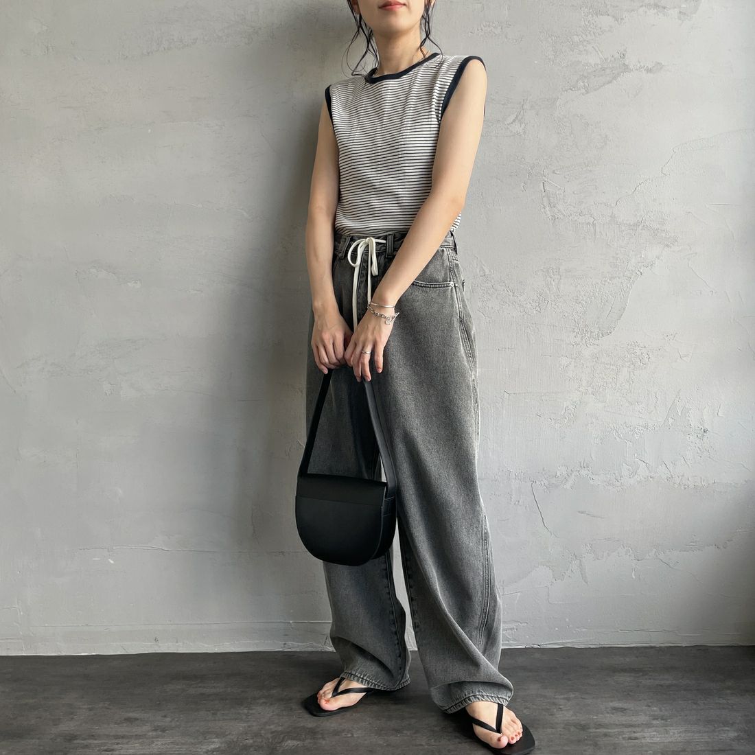 Noir Fabrik [ヌワールファブリック] カーブイージーデニムパンツ [NF-251-008] ACID BLK &&モデル身長：160cm 着用サイズ：M&&