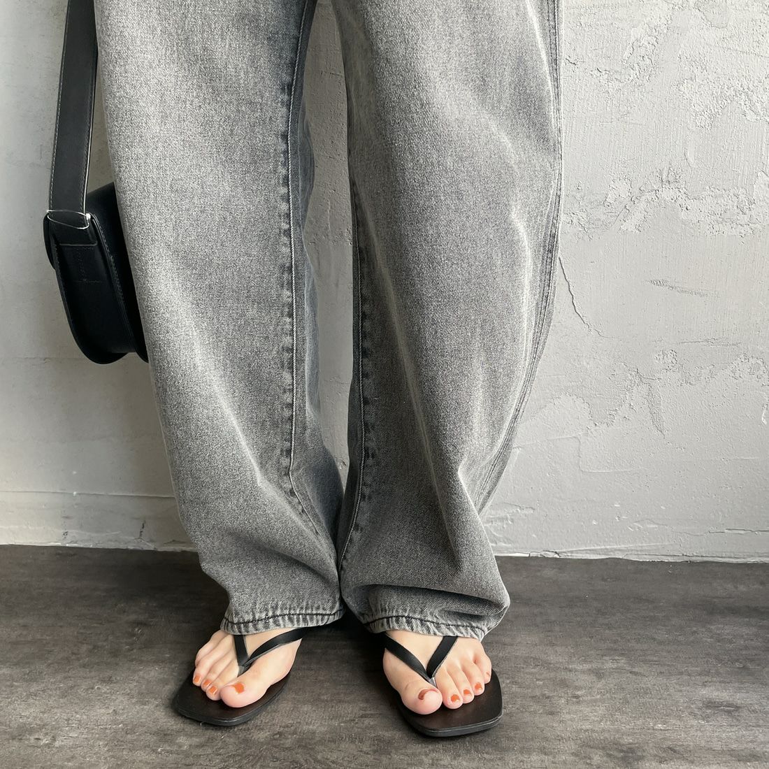 Noir Fabrik [ヌワールファブリック] カーブイージーデニムパンツ [NF-251-008] ACID BLK &&モデル身長：160cm 着用サイズ：M&&