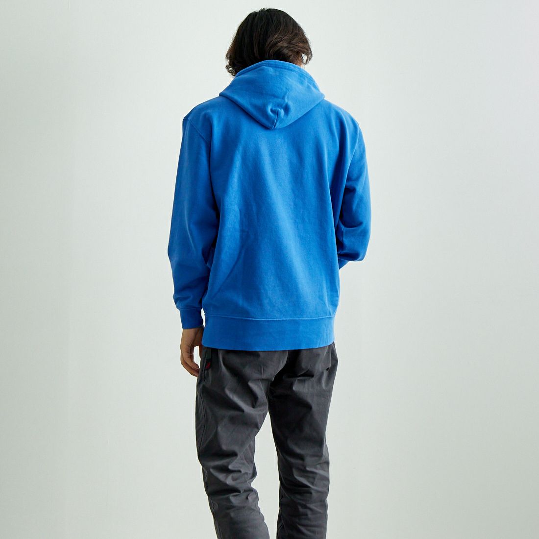 NEW VINTAGE GOLF [ニュービンテージゴルフ] ロゴスウェットフーディ [NVG-0304] BLUE &&モデル身長：179cm 着用サイズ：L&&