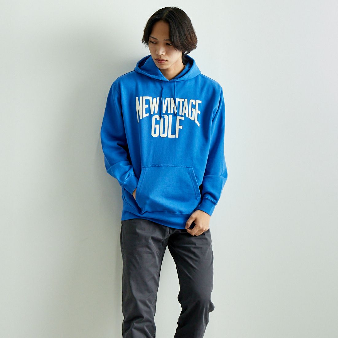 NEW VINTAGE GOLF [ニュービンテージゴルフ] ロゴスウェットフーディ [NVG-0304] BLUE &&モデル身長：179cm 着用サイズ：L&&