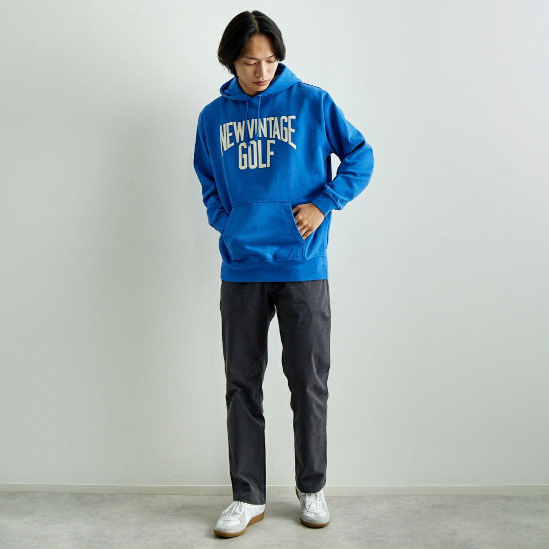 NEW VINTAGE GOLF [ニュービンテージゴルフ] ロゴスウェットフーディ [NVG-0304] BLUE &&モデル身長：179cm 着用サイズ：L&&