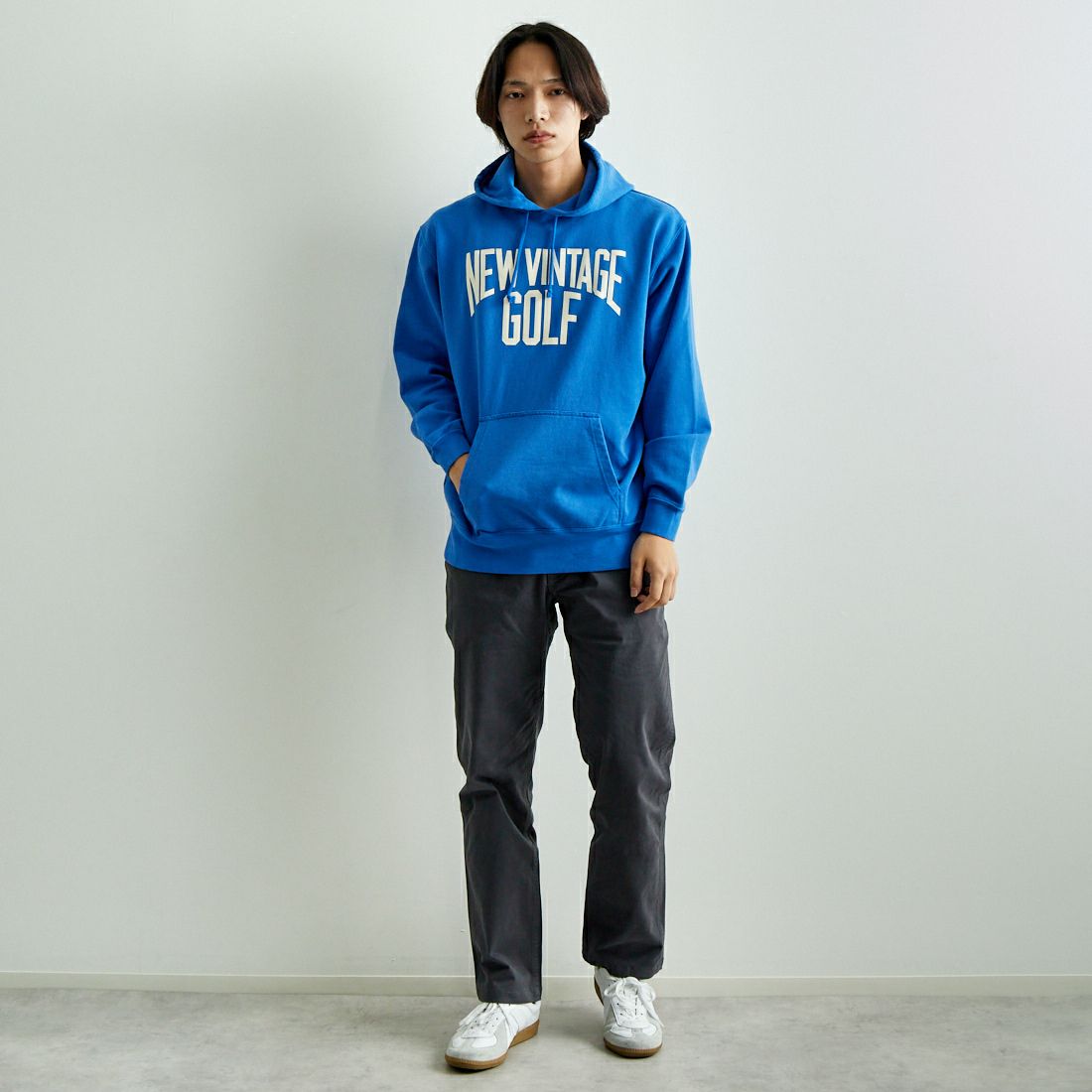 NEW VINTAGE GOLF [ニュービンテージゴルフ] ロゴスウェットフーディ [NVG-0304] BLUE &&モデル身長：179cm 着用サイズ：L&&