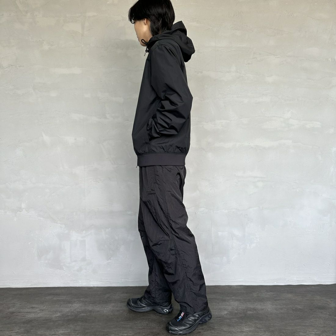 FRED PERRY [フレッドペリー] フード付き ナイロンブレンサムジャケット [J9040] 102 BLACK &&モデル身長：179cm 着用サイズ：M&&