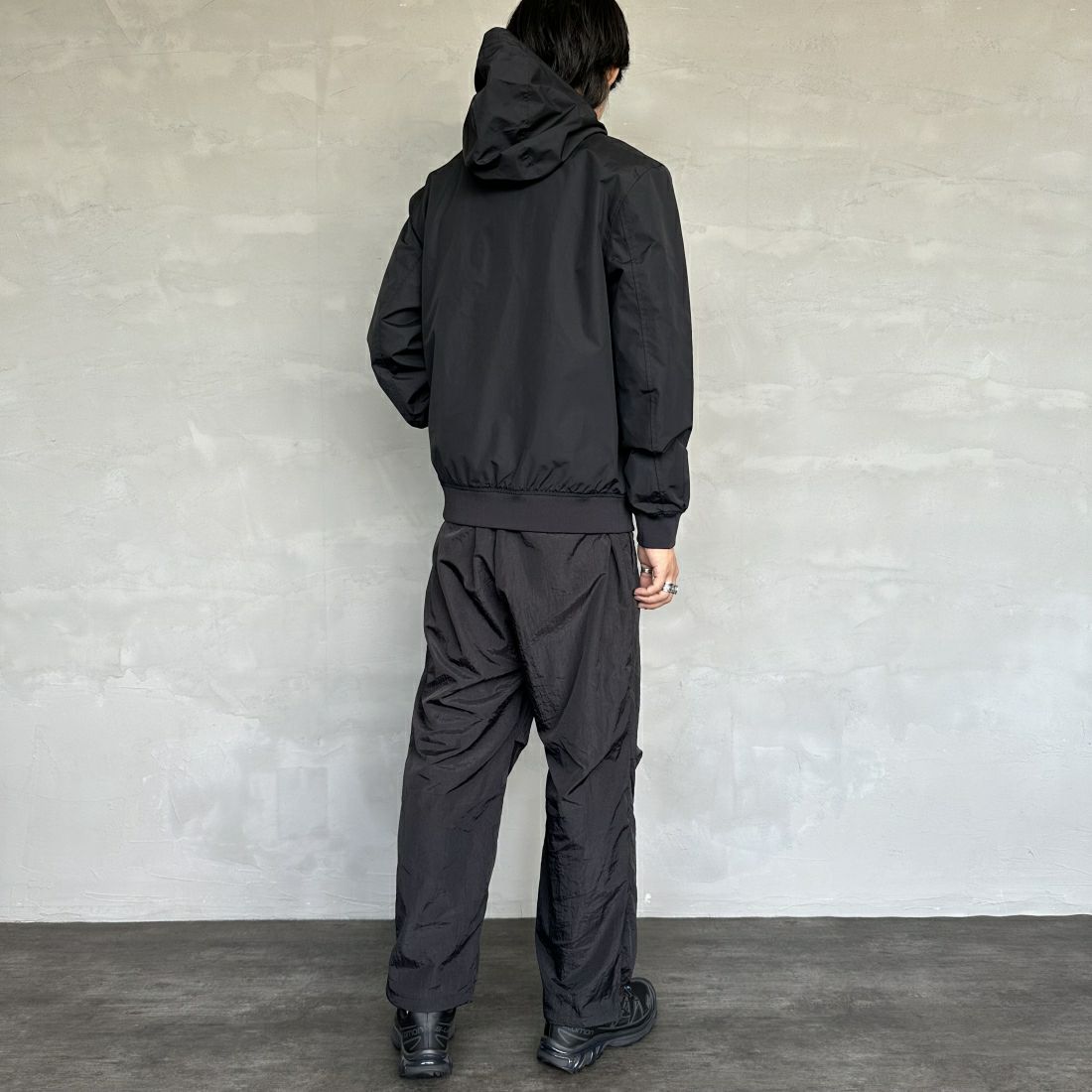 FRED PERRY [フレッドペリー] フード付き ナイロンブレンサムジャケット [J9040] 102 BLACK &&モデル身長：179cm 着用サイズ：M&&
