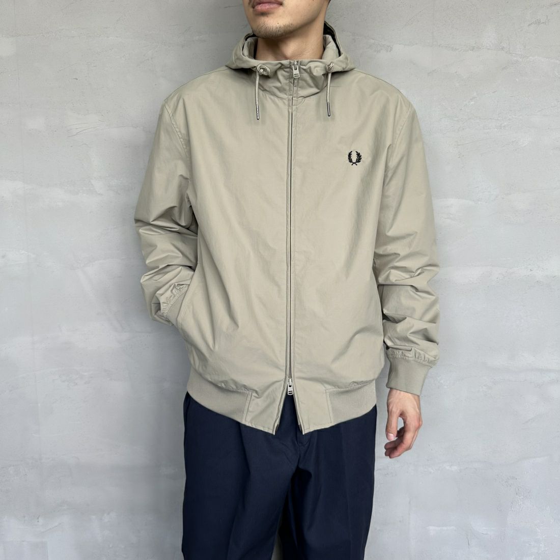 FRED PERRY [フレッドペリー] フード付き ナイロンブレンサムジャケット [J9040] U54 WARM G &&モデル身長：168cm 着用サイズ：M&&