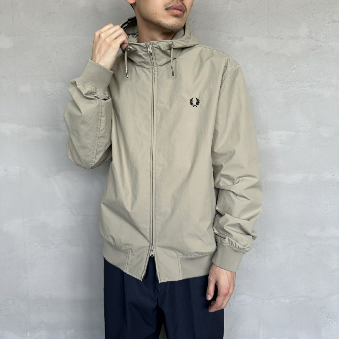 FRED PERRY [フレッドペリー] フード付き ナイロンブレンサムジャケット [J9040] U54 WARM G &&モデル身長：168cm 着用サイズ：M&&