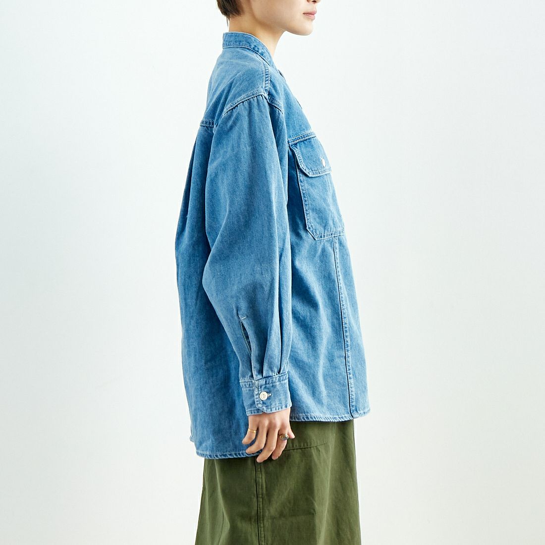 KHA:KI [カーキ] サイドスリットデニムジャケット [MIL25HJK3234] LT.INDIGO &&モデル身長：160cm 着用サイズ：1&&
