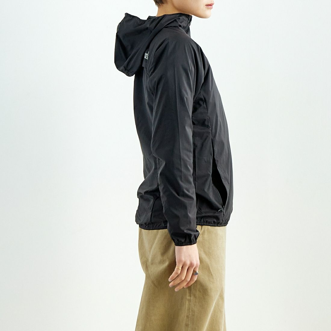 THE NORTH FACE [ザ ノースフェイス] スワローテイルベントフーディ [NPW22280] K &&モデル身長：160cm 着用サイズ：M&&
