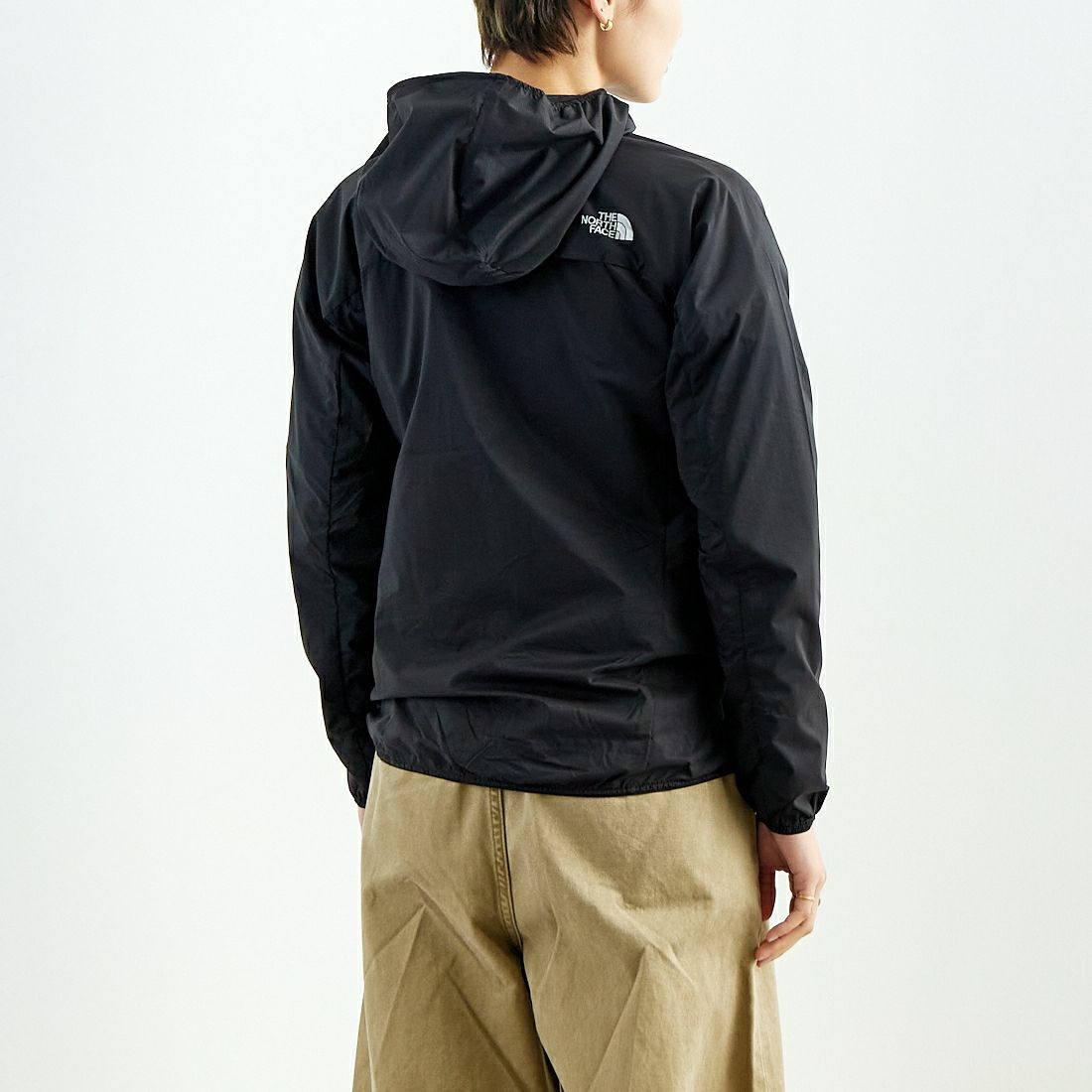 THE NORTH FACE [ザ ノースフェイス] スワローテイルベントフーディ [NPW22280] K &&モデル身長：160cm 着用サイズ：M&&