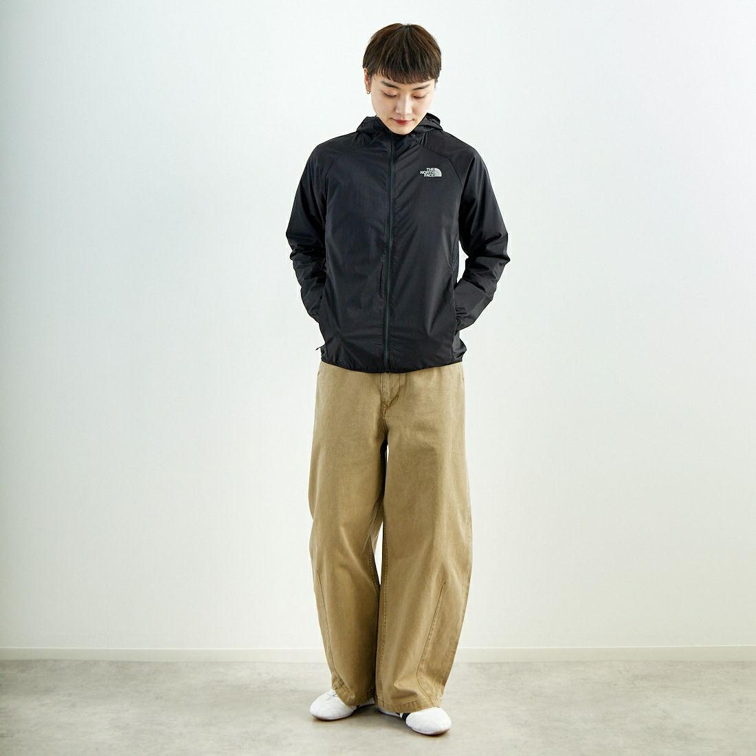 THE NORTH FACE [ザ ノースフェイス] スワローテイルベントフーディ [NPW22280] K &&モデル身長：160cm 着用サイズ：M&&