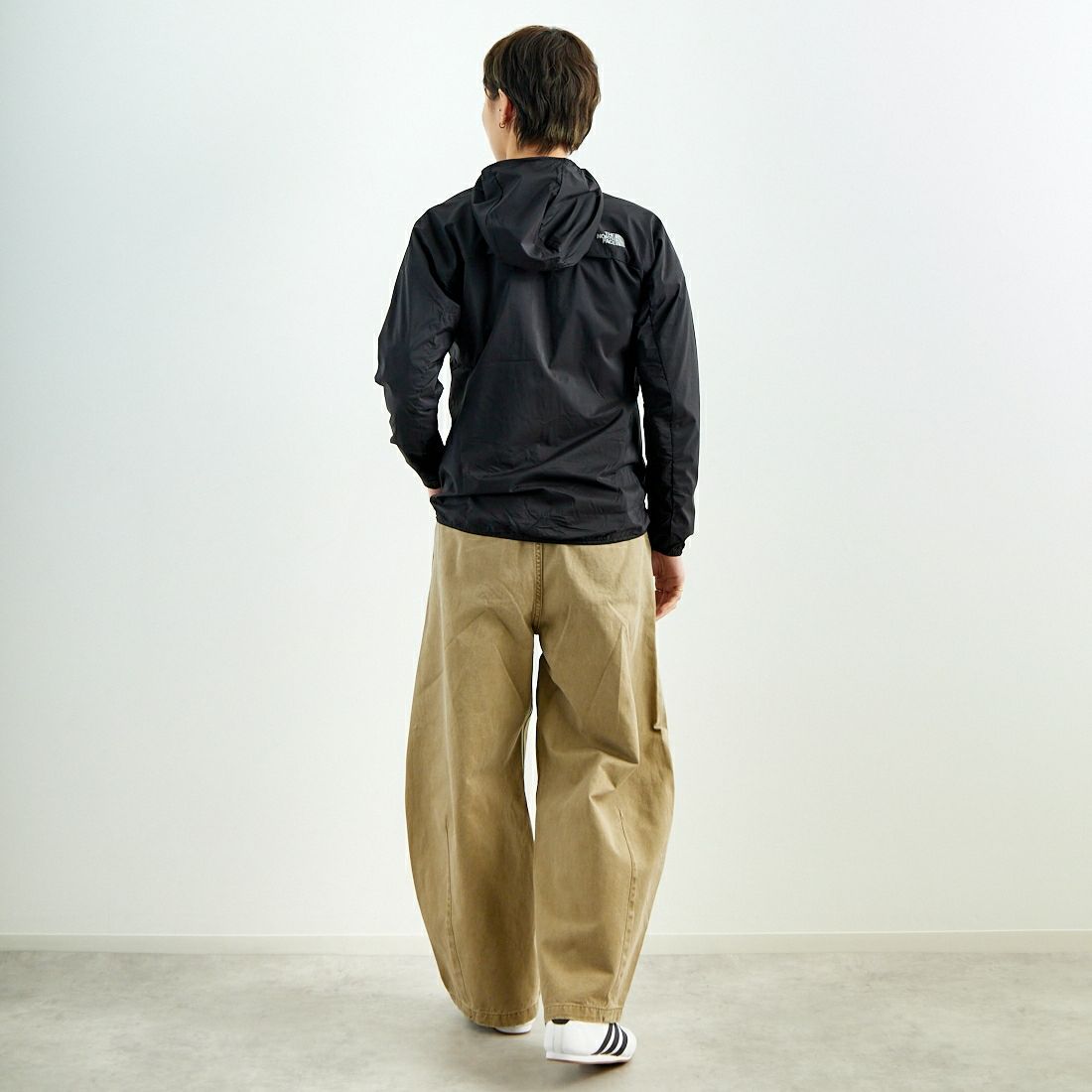 THE NORTH FACE [ザ ノースフェイス] スワローテイルベントフーディ [NPW22280] K &&モデル身長：160cm 着用サイズ：M&&