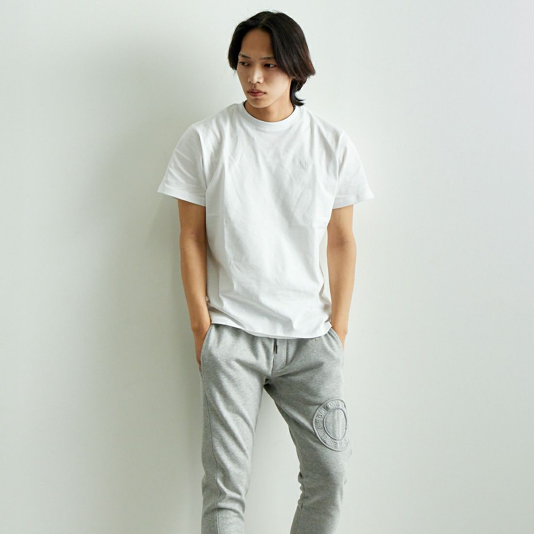 1PIU1UGUALE3 RELAX [ウノ ピゥ ウノ ウグァーレ トレ] サークルTシャツ [UST-25069] SN10 WHITE &&モデル身長：179cm 着用サイズ：L&&