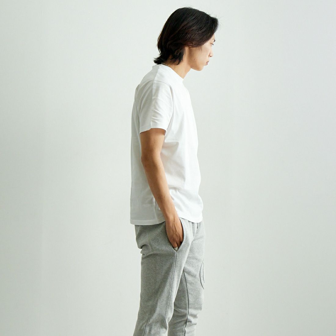 1PIU1UGUALE3 RELAX [ウノ ピゥ ウノ ウグァーレ トレ] サークルTシャツ [UST-25069] SN10 WHITE &&モデル身長：179cm 着用サイズ：L&&