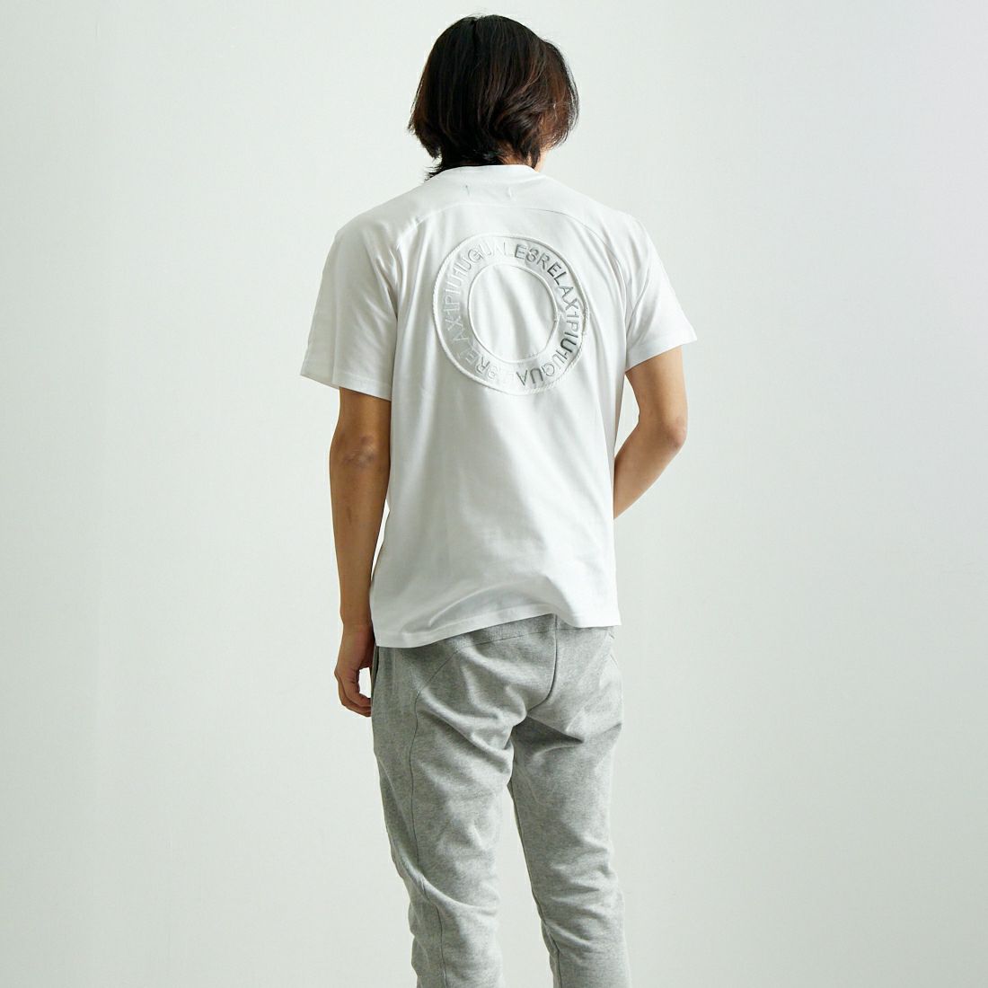 1PIU1UGUALE3 RELAX [ウノ ピゥ ウノ ウグァーレ トレ] サークルTシャツ [UST-25069] SN10 WHITE &&モデル身長：179cm 着用サイズ：L&&