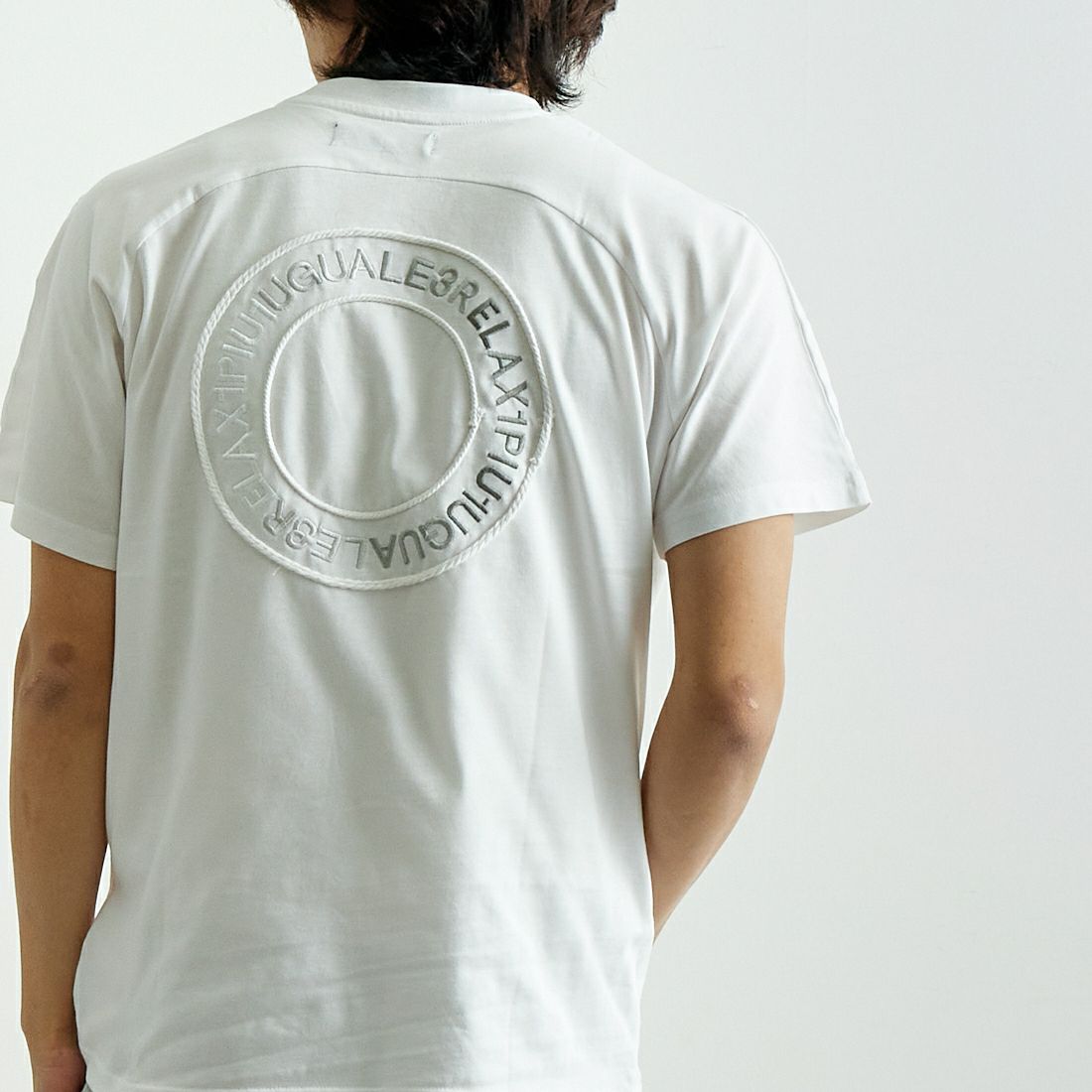 1PIU1UGUALE3 RELAX [ウノ ピゥ ウノ ウグァーレ トレ] サークルTシャツ [UST-25069] SN10 WHITE &&モデル身長：179cm 着用サイズ：L&&