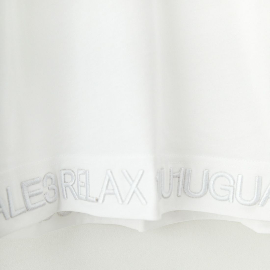 1PIU1UGUALE3 RELAX [ウノ ピゥ ウノ ウグァーレ トレ] ヘム刺繍ロゴロングTシャツ [UST-25065] SN10 WHITE