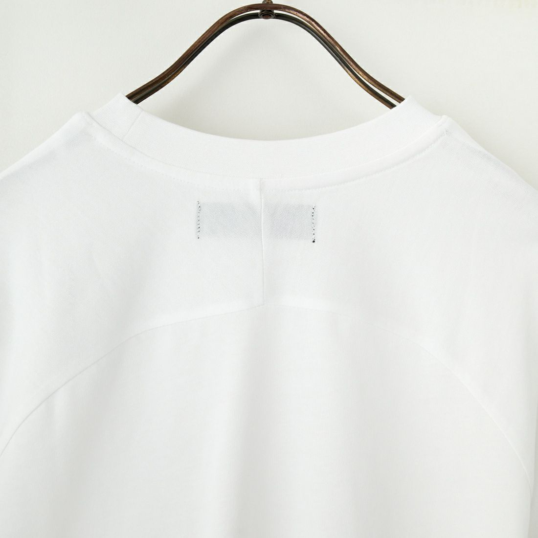 1PIU1UGUALE3 RELAX [ウノ ピゥ ウノ ウグァーレ トレ] ヘム刺繍ロゴロングTシャツ [UST-25065] SN10 WHITE