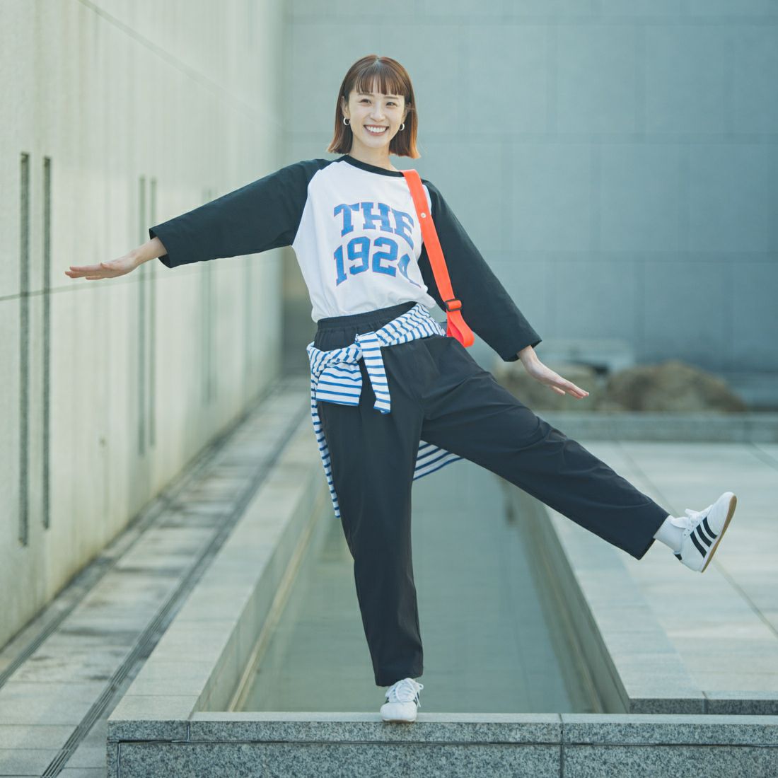 UNIVERSAL OVERALL [ユニバーサルオーバーオール] 別注 ラグランプリント7SLTシャツ THE1924 [U2512210IN-JF] WHT/BLK &&モデル身長：167cm 着用サイズ：F&&