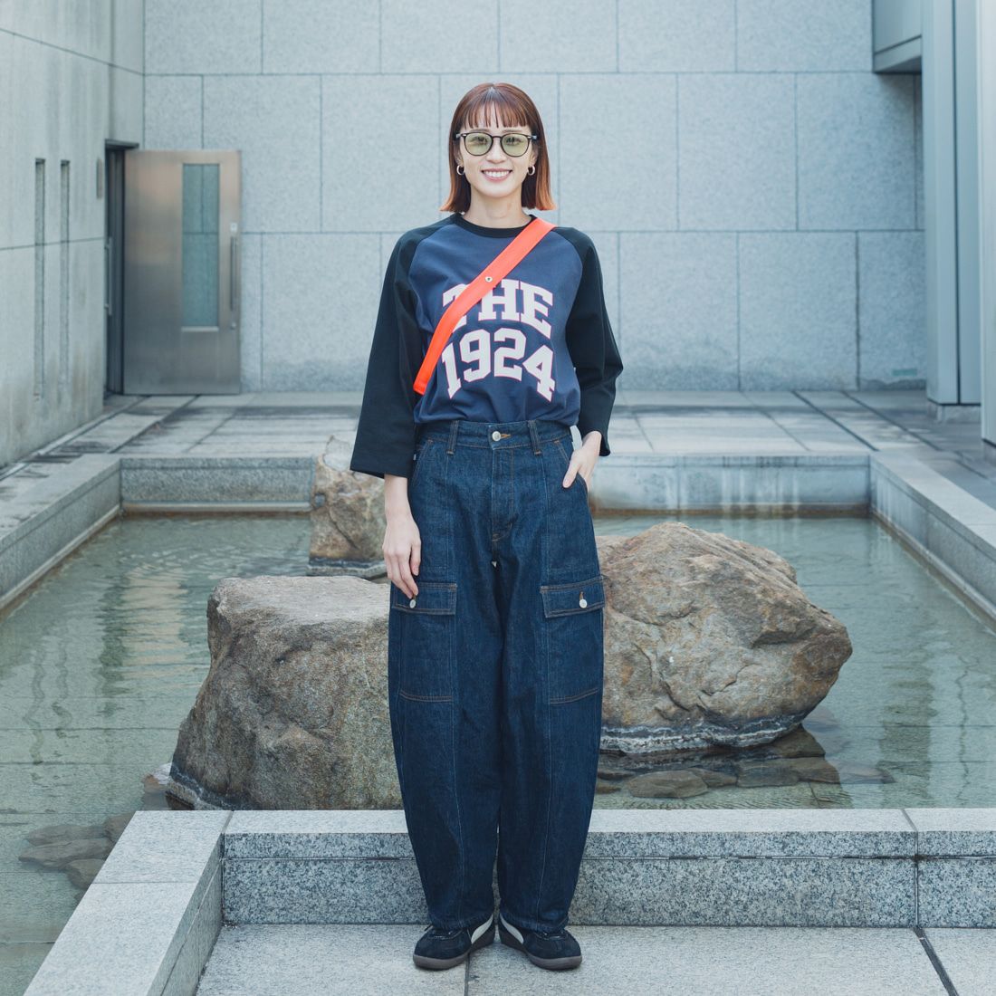 UNIVERSAL OVERALL [ユニバーサルオーバーオール] 別注 ラグランプリント7SLTシャツ THE1924 [U2512210IN-JF] NVY/BLK &&モデル身長：167cm 着用サイズ：F&&