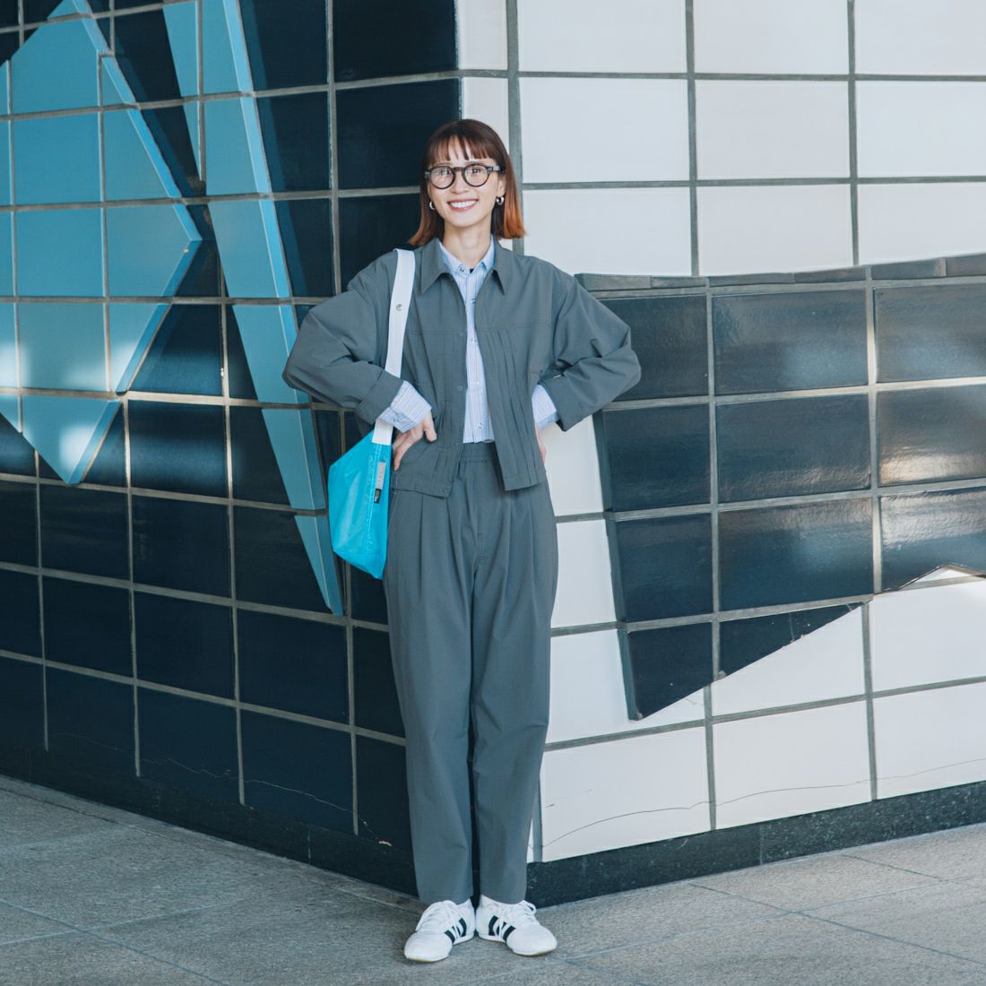 UNIVERSAL OVERALL [ユニバーサルオーバーオール] 別注 ストレッチナイロンシャツジャケット [U2512430IN-JF] CHARCOAL &&モデル身長：167cm 着用サイズ：F&&