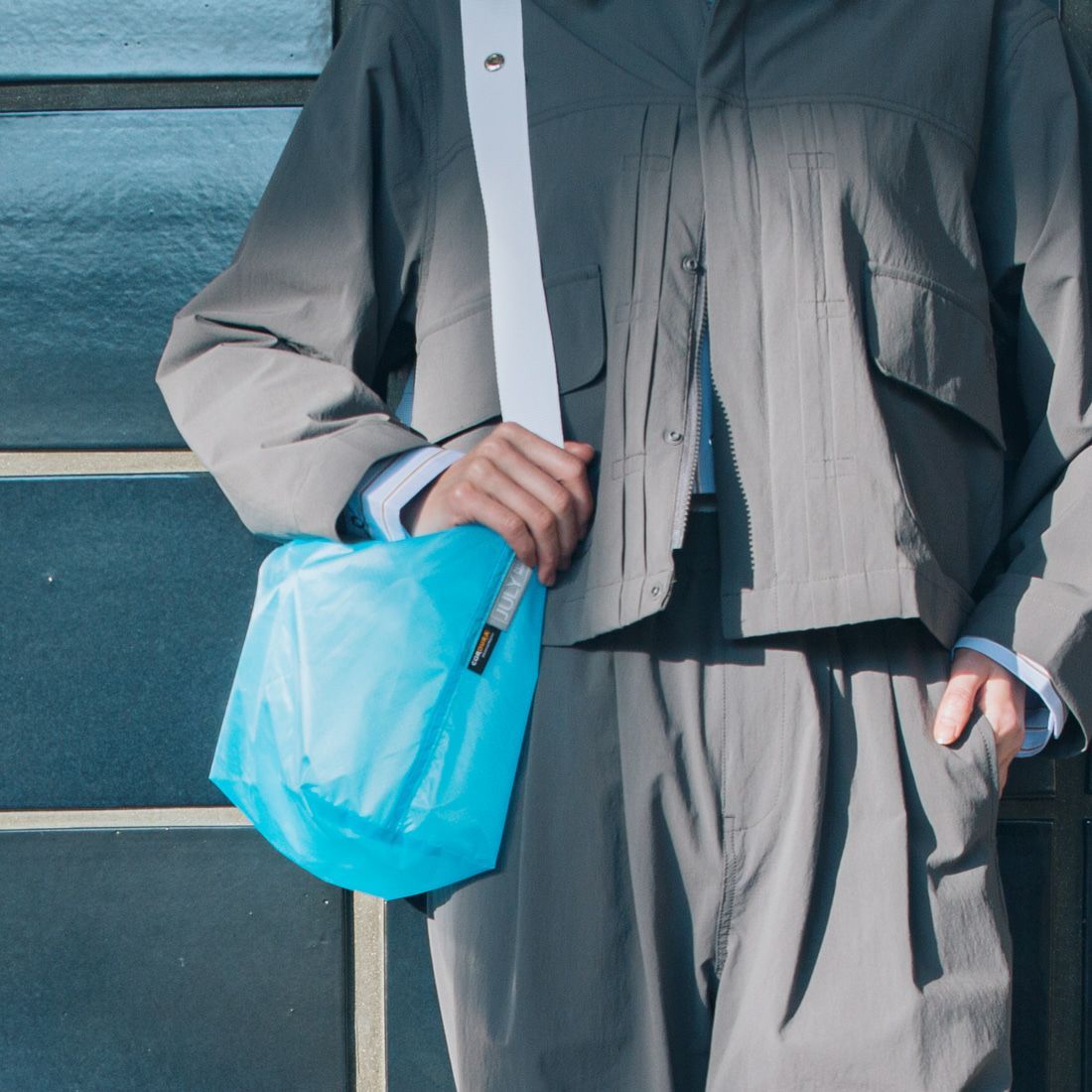 UNIVERSAL OVERALL [ユニバーサルオーバーオール] 別注 ストレッチナイロンシャツジャケット [U2512430IN-JF] CHARCOAL &&モデル身長：167cm 着用サイズ：F&&