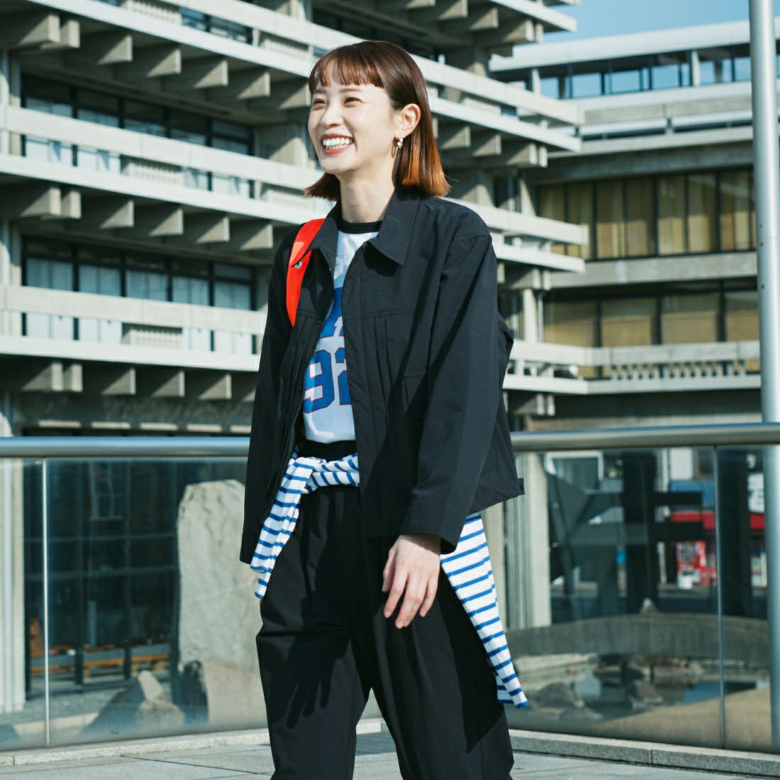 UNIVERSAL OVERALL [ユニバーサルオーバーオール] 別注 ストレッチナイロンシャツジャケット [U2512430IN-JF] BLACK &&モデル身長：167cm 着用サイズ：F&&