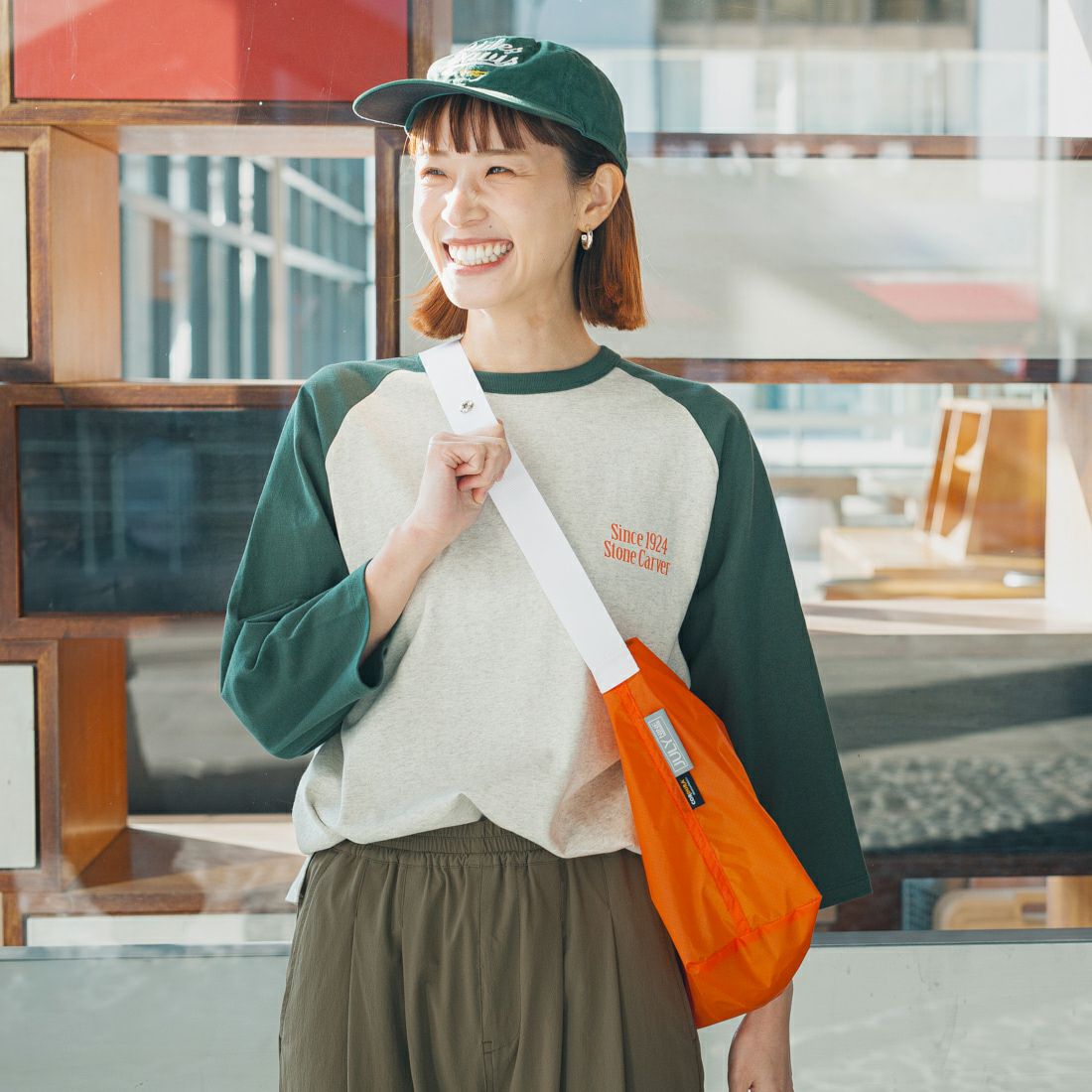 UNIVERSAL OVERALL [ユニバーサルオーバーオール] 別注 ストレッチナイロンイージーパンツ [U2513606IN-JF] OLIVE &&モデル身長：167cm 着用サイズ：F&&