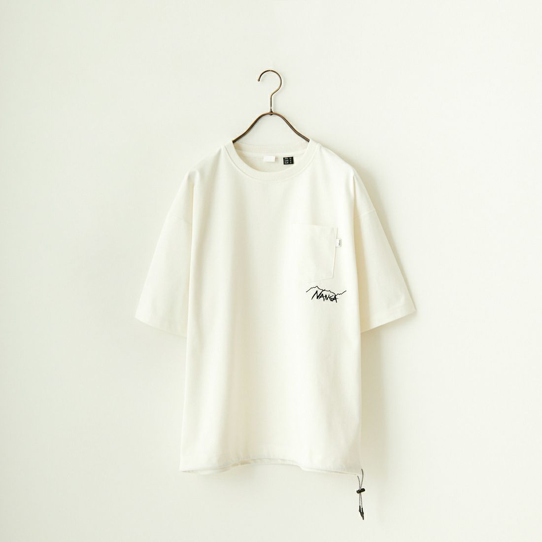 JEANSFACTORY × NANGA [ジーンズファクトリー × ナンガ] 別注 ルーズフィット ドローコードポケットTシャツ [NW25SS-JF5] WHITE