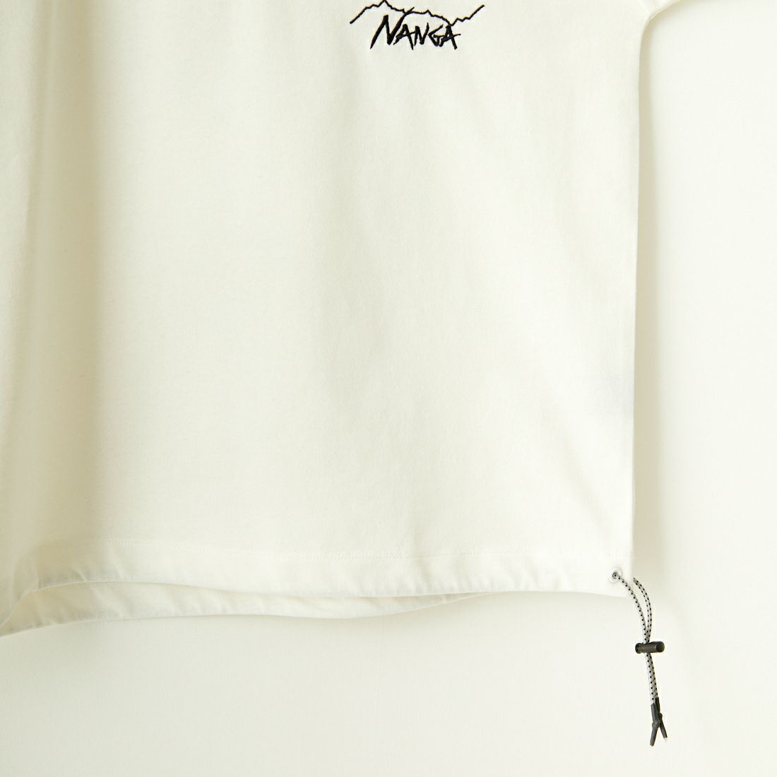 JEANSFACTORY × NANGA [ジーンズファクトリー × ナンガ] 別注 ルーズフィット ドローコードポケットTシャツ [NW25SS-JF5] WHITE