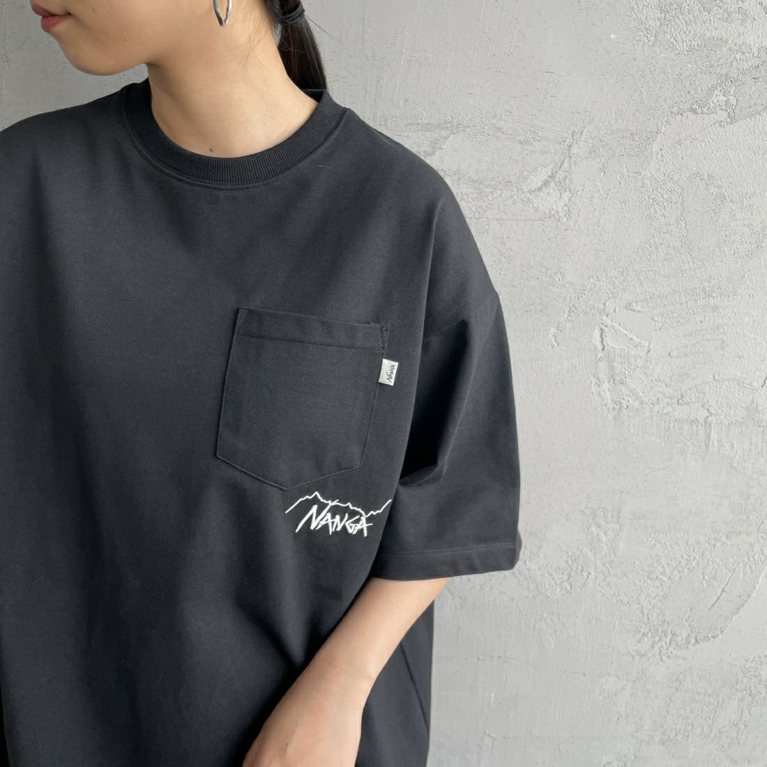 JEANSFACTORY × NANGA [ジーンズファクトリー × ナンガ] 別注 ルーズフィット ドローコードポケットTシャツ [NW25SS-JF5] BLACK