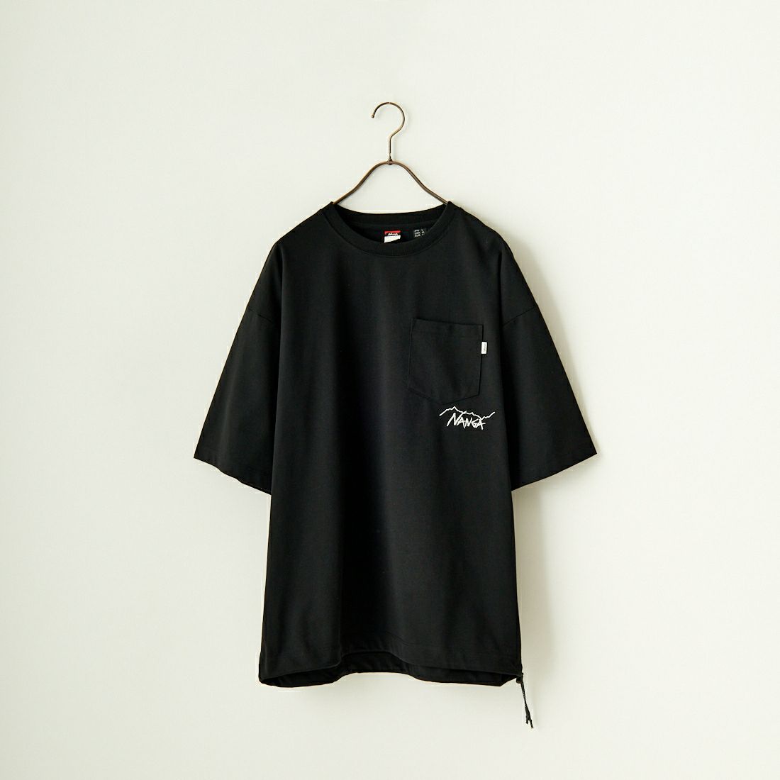 JEANSFACTORY × NANGA [ジーンズファクトリー × ナンガ] 別注 ルーズフィット ドローコードポケットTシャツ [NW25SS-JF5] BLACK