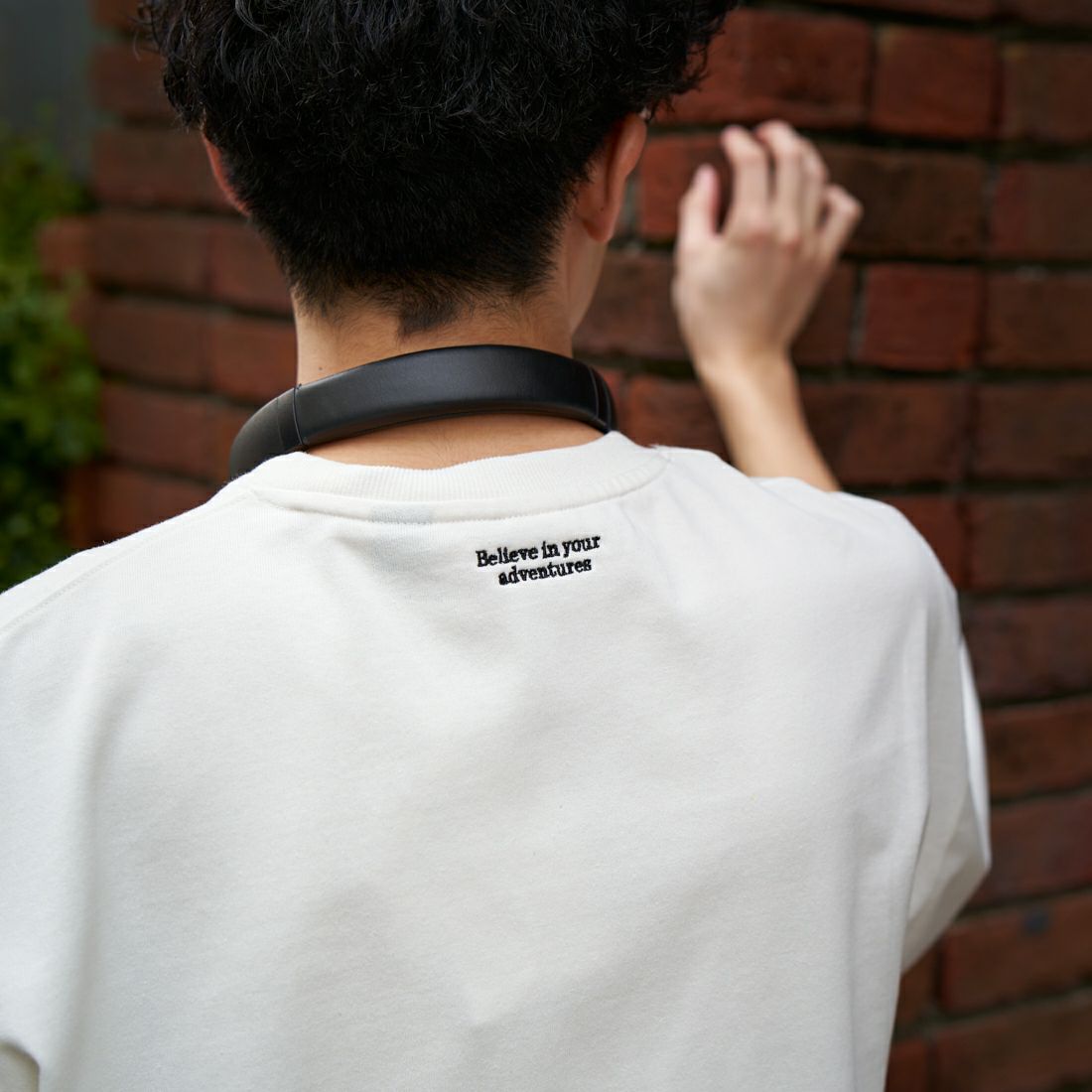 JEANSFACTORY × NANGA [ジーンズファクトリー × ナンガ] 別注 ワンポイントロゴ刺繍 ルーズフィットドローコードTシャツ [NW25SS-JF4] WHITE