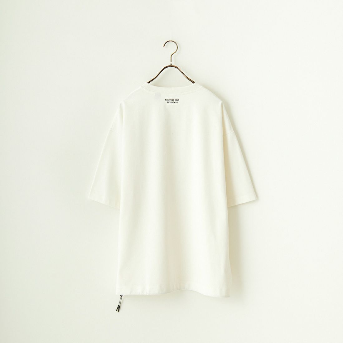 JEANSFACTORY × NANGA [ジーンズファクトリー × ナンガ] 別注 ワンポイントロゴ刺繍 ルーズフィットドローコードTシャツ [NW25SS-JF4] WHITE