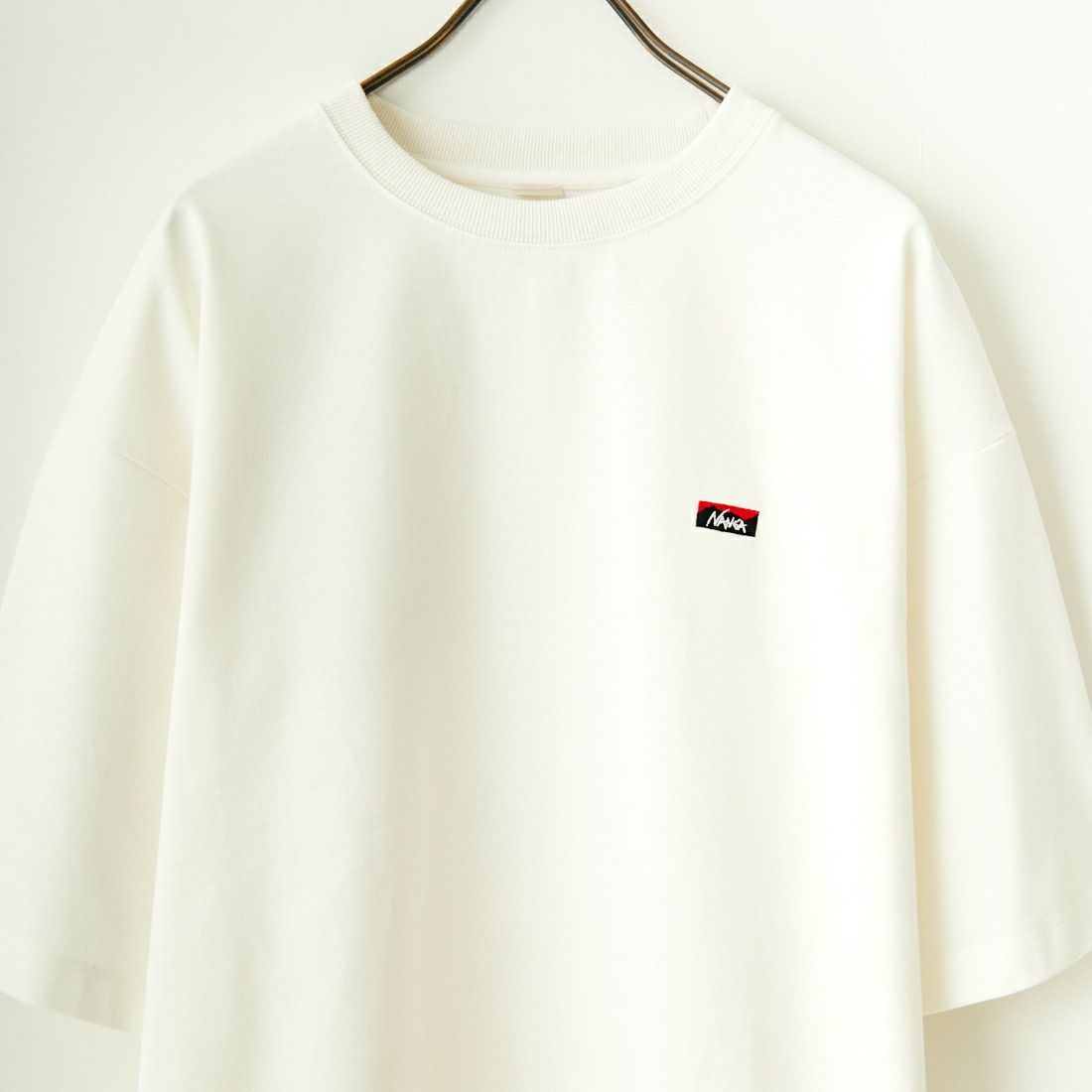 JEANSFACTORY × NANGA [ジーンズファクトリー × ナンガ] 別注 ワンポイントロゴ刺繍 ルーズフィットドローコードTシャツ [NW25SS-JF4] WHITE