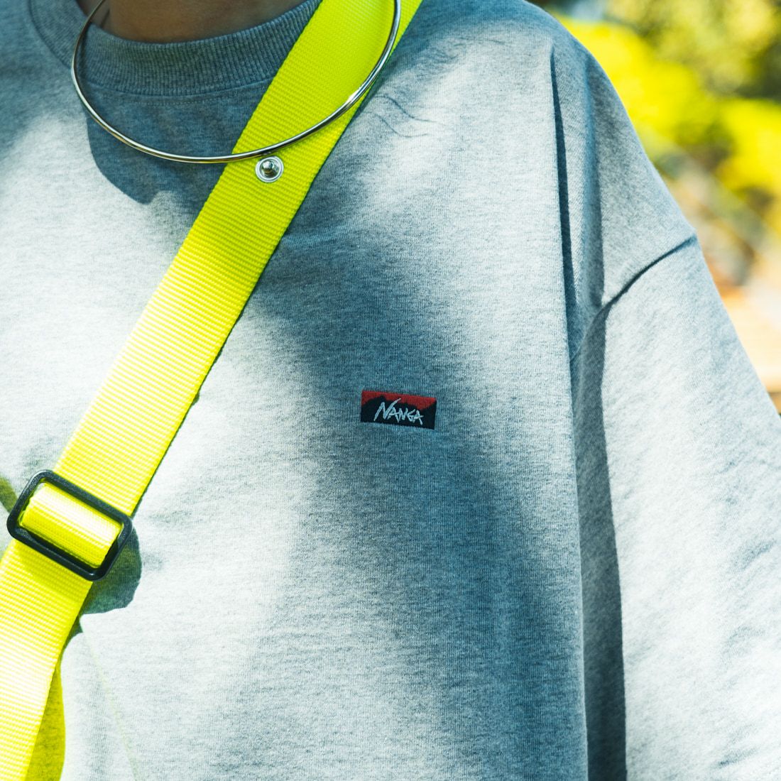 JEANSFACTORY × NANGA [ジーンズファクトリー × ナンガ] 別注 ワンポイントロゴ刺繍 ルーズフィットドローコードTシャツ [NW25SS-JF4] GRAY