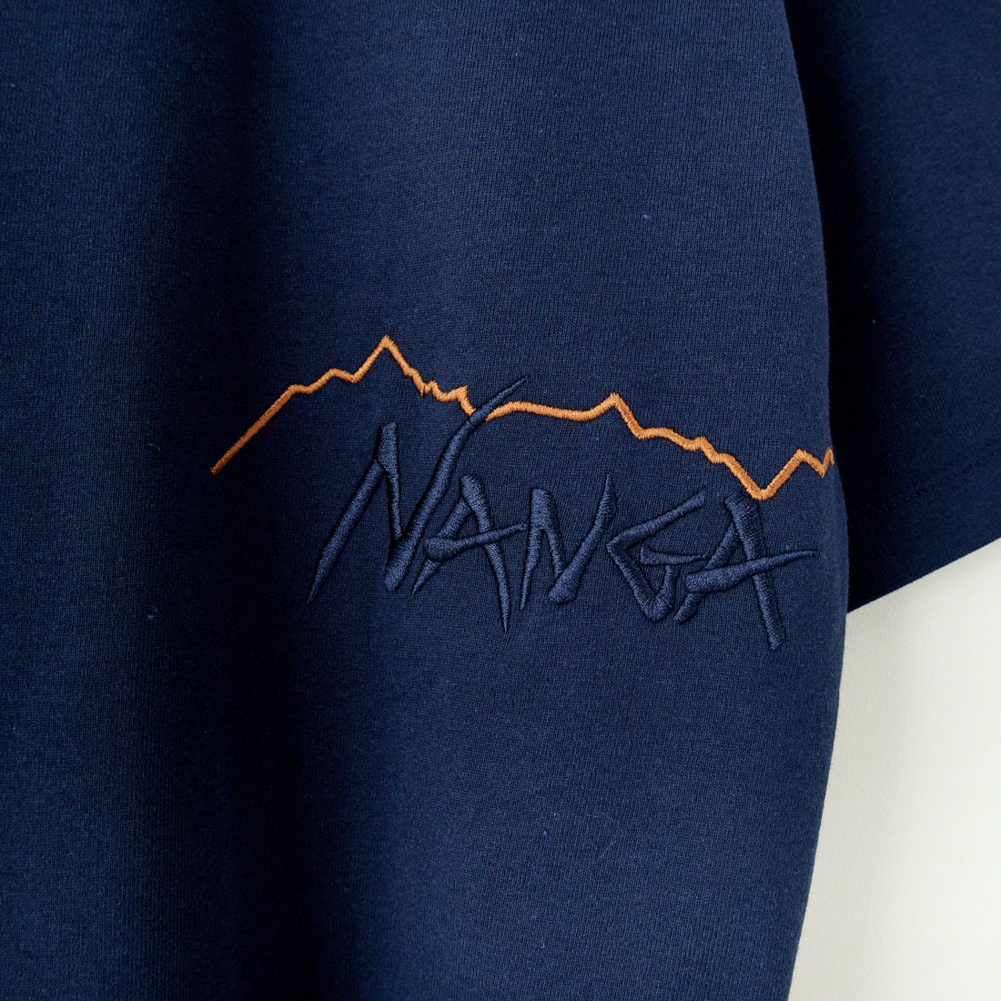 JEANSFACTORY × NANGA [ジーンズファクトリー × ナンガ] 別注 ブランドロゴ刺繍 ショートスリーブTシャツ [NW25SS-JF3] NAVY