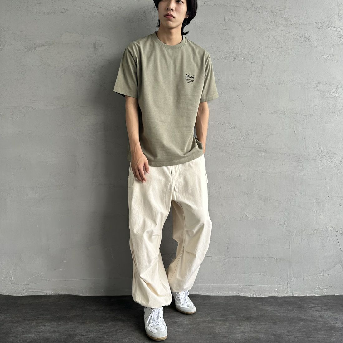 JEANSFACTORY × NANGA [ジーンズファクトリー × ナンガ] 別注 ヒストリーロゴ バックプリントTシャツ [NW25SS-JF2] WHITE &&モデル身長：168cm 着用サイズ：L&&