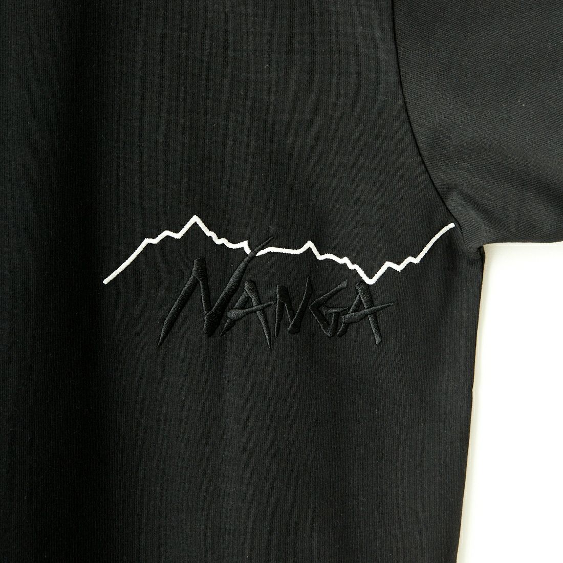 JEANSFACTORY × NANGA [ジーンズファクトリー × ナンガ] 別注 ブランドロゴ刺繍 ショートスリーブTシャツ [NW25SS-JF3] BLACK