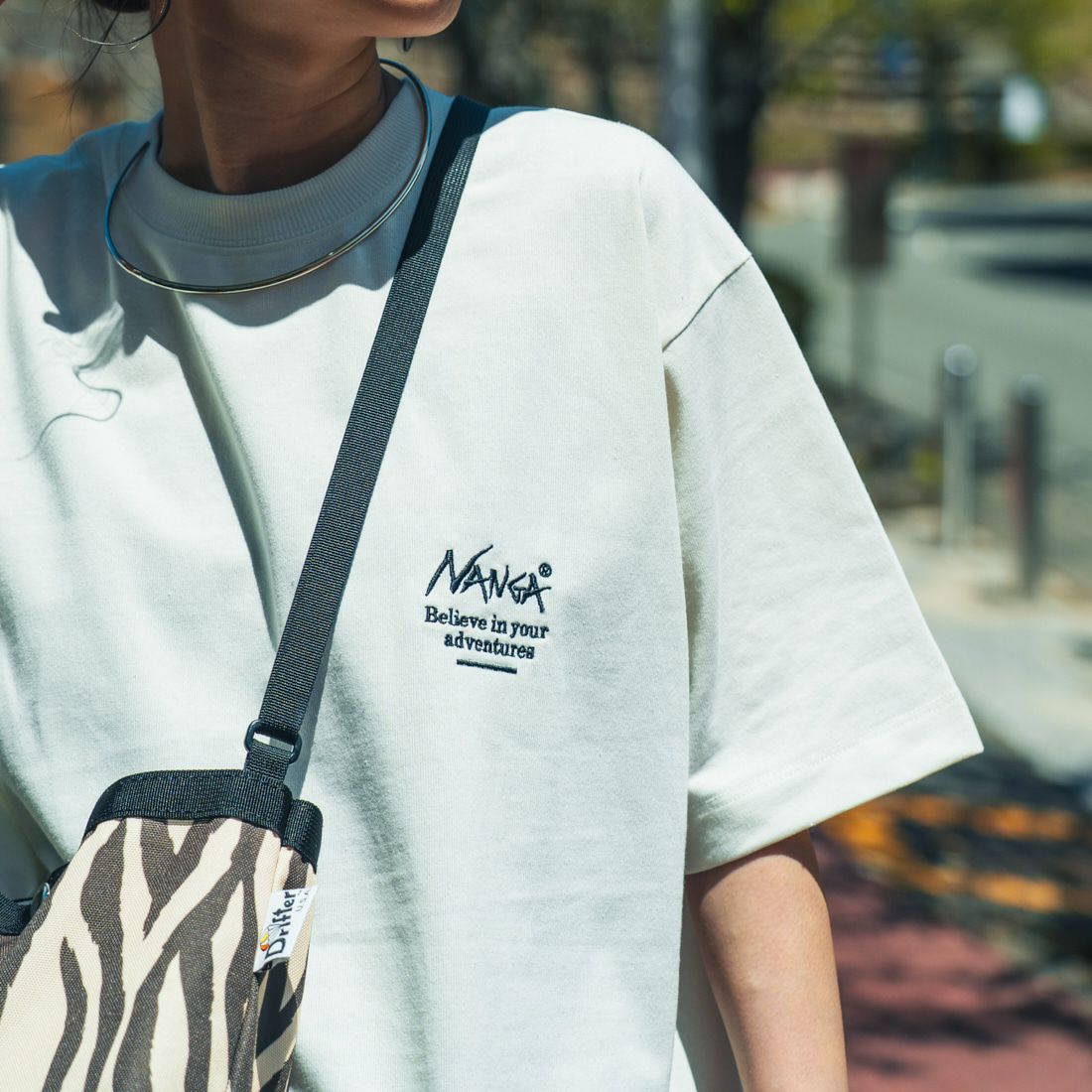 JEANSFACTORY × NANGA [ジーンズファクトリー × ナンガ] 別注 ヒストリーロゴ バックプリントTシャツ [NW25SS-JF2] WHITE